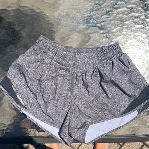 Lulu lemon 2.5 inch gray short